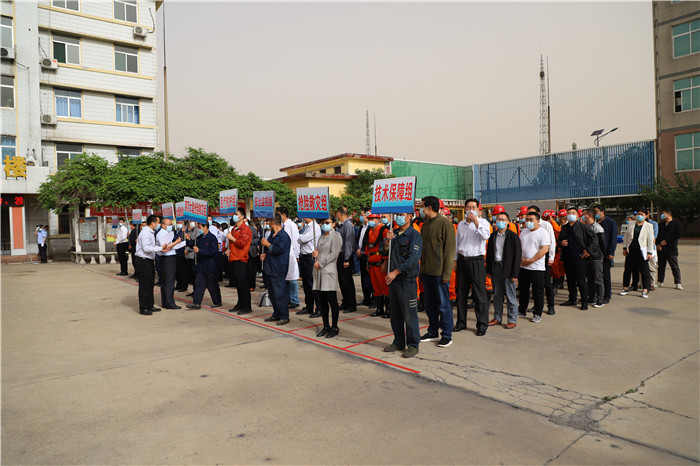 007.各小组成员立即赶往采掘楼前集合.jpg