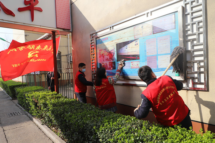 开展“青春志愿行动  共建美丽鲁泰活动2_副本.jpg
