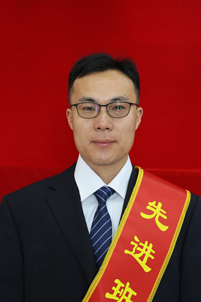先进班组长 张浩_副本.jpg