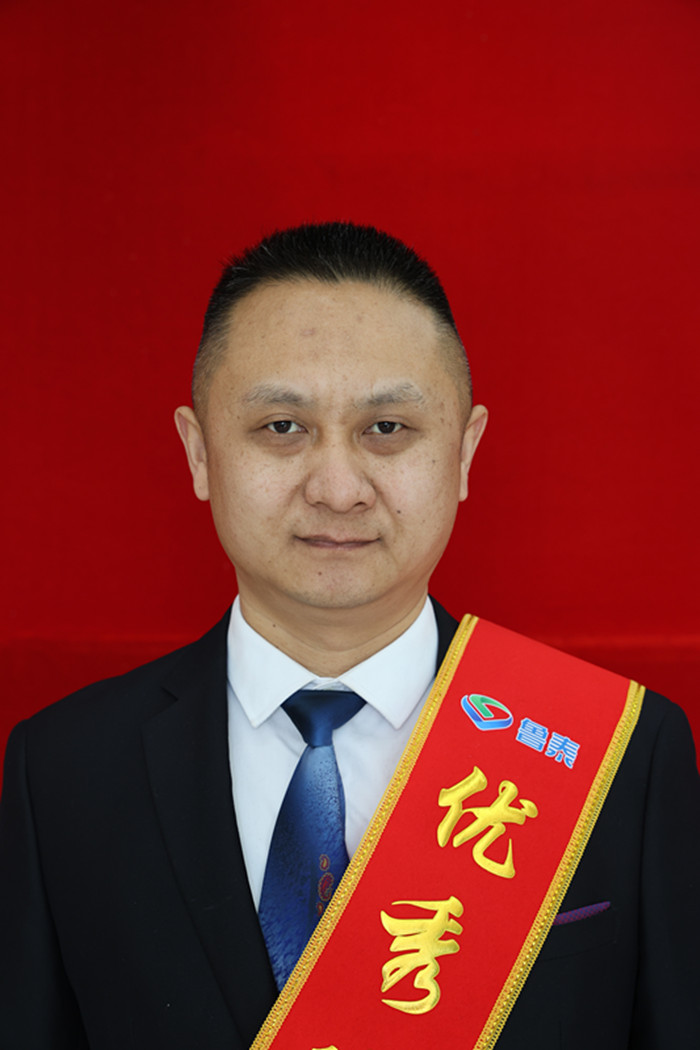 优秀班组长 韩伟伟_副本.jpg