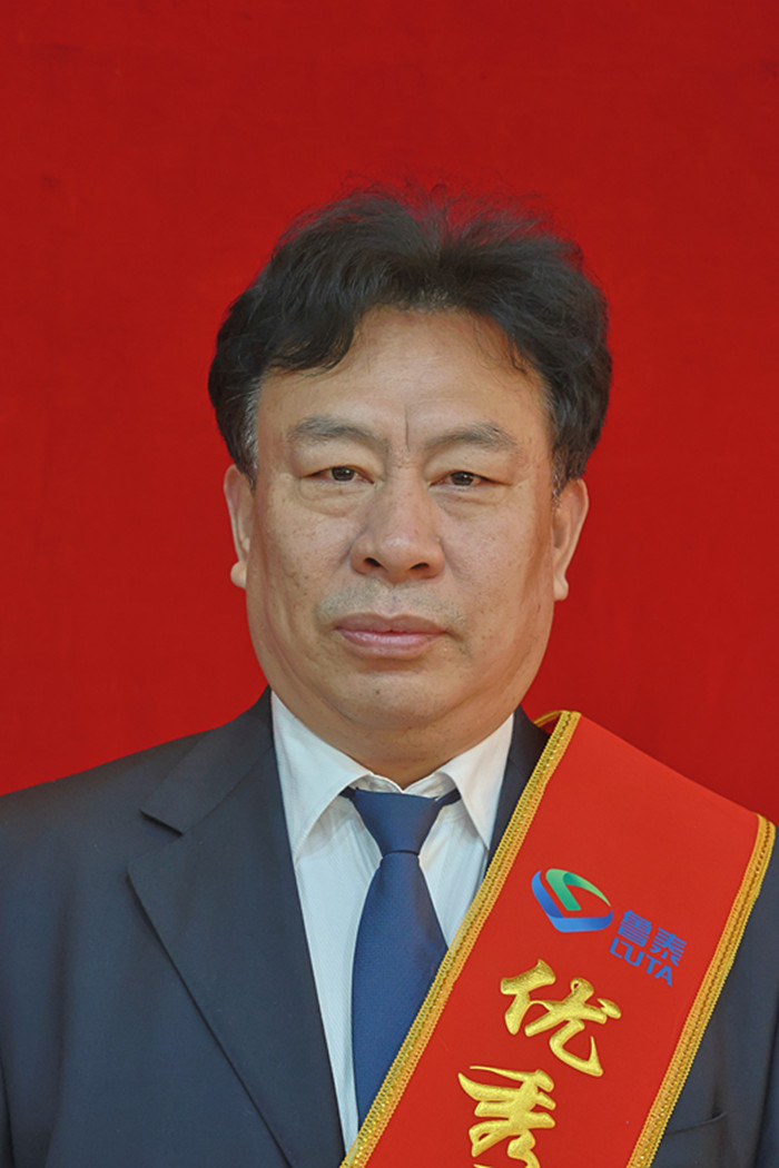 集团优秀班组长 梁开兴_副本.jpg