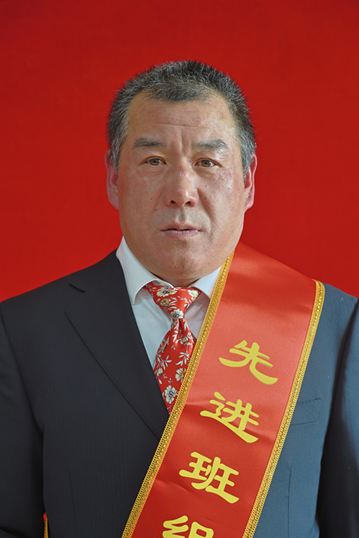集团先进工作者 谢方桐_副本.jpg