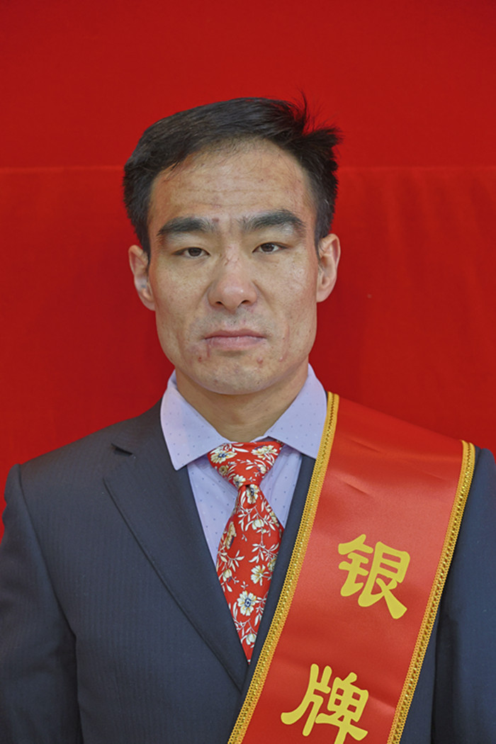 银牌班组长 孔阳光_副本.jpg