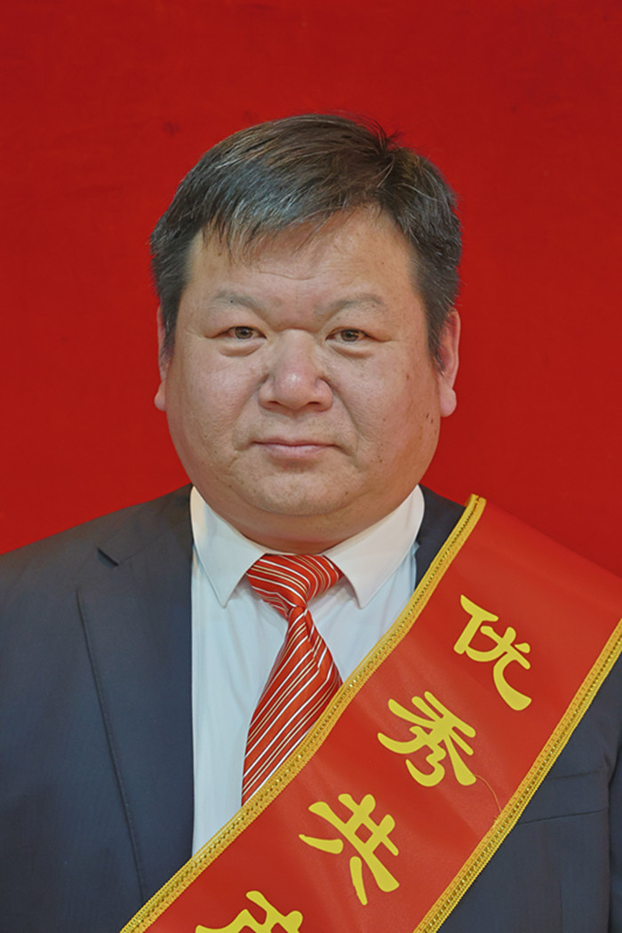 优秀共产党员 李庆春_副本.jpg
