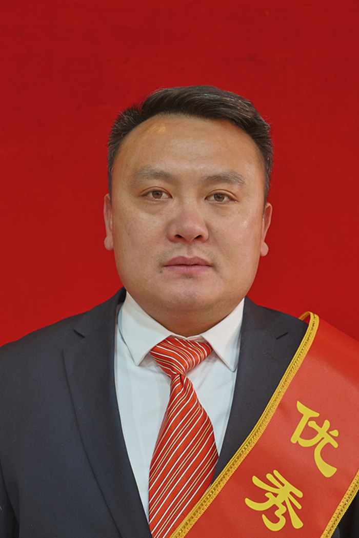 优秀共产党员 肖斌_副本.jpg