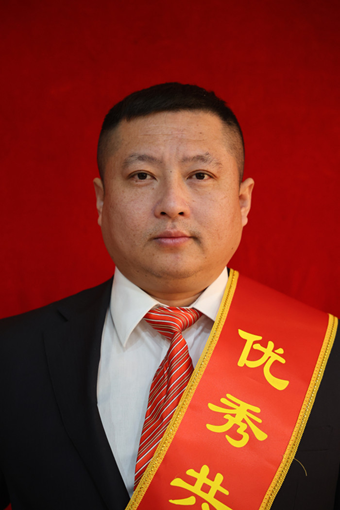 优秀共产党员 张利_副本.jpg