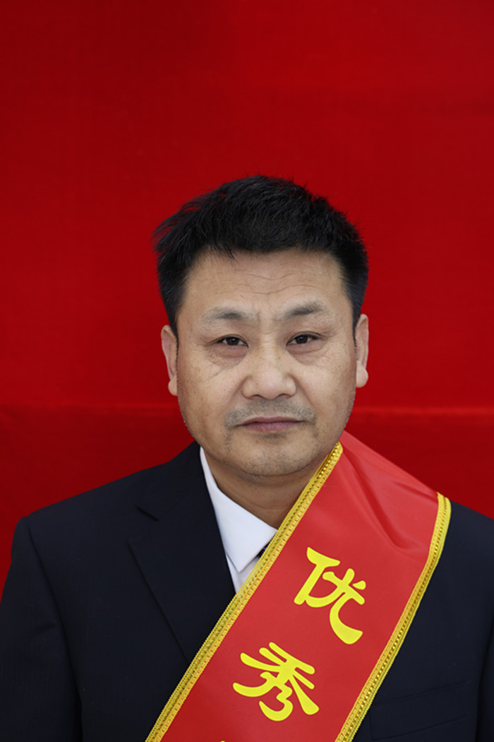 优秀共产党员 郑启国_副本.jpg