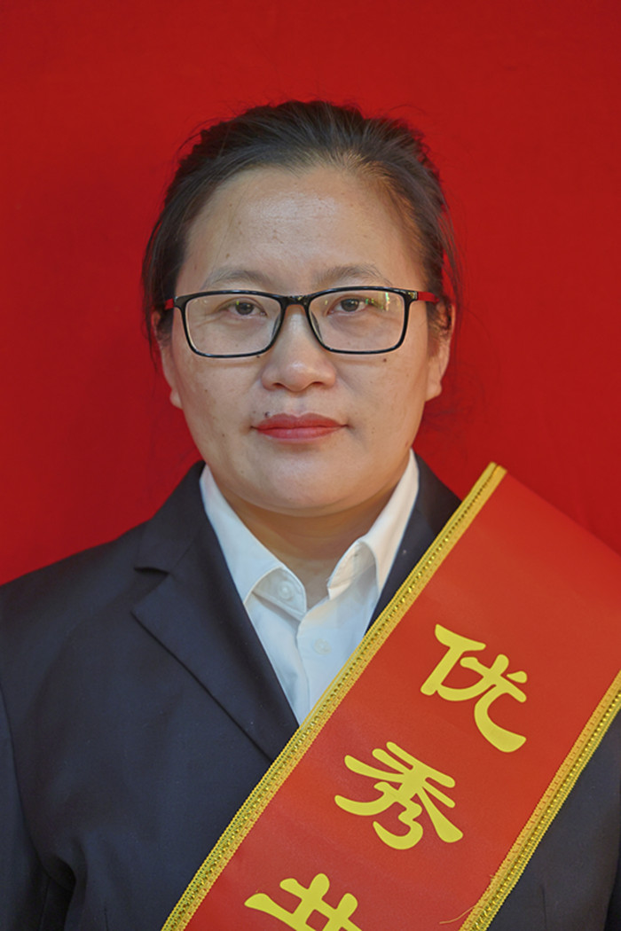 优秀共产党员 董翠霞_副本.jpg